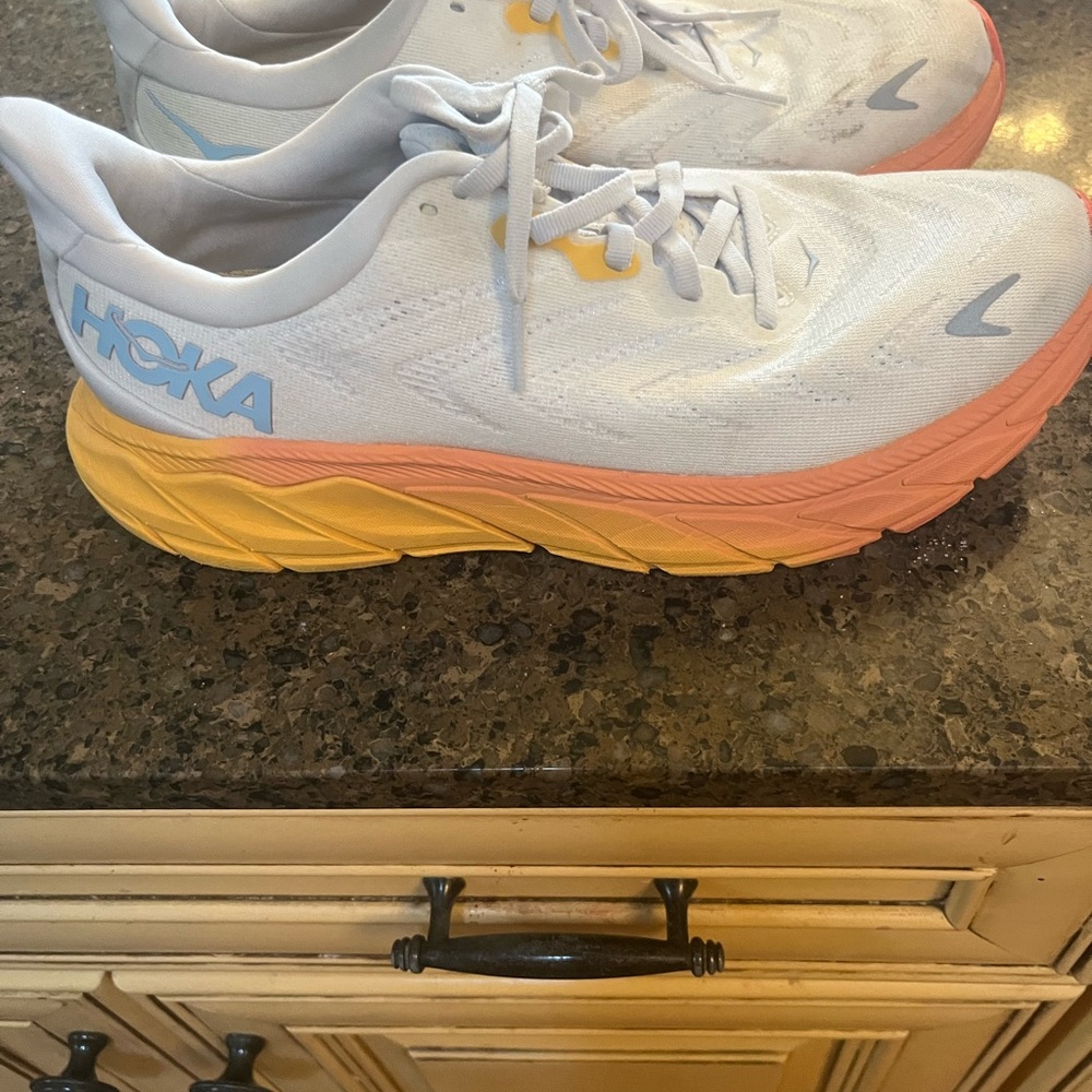 Hoka Arahi 6